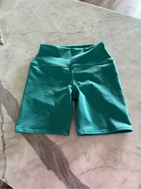 ALO Yoga High-Waist Biker Shorts in Teal Size Small